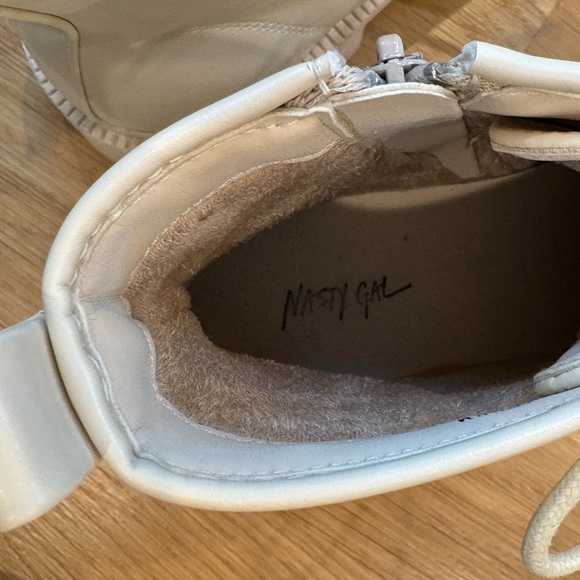 Nasty Gal Size 38/7 Off White Cream Lace-up biker combat Boots - Picture 10 of 12